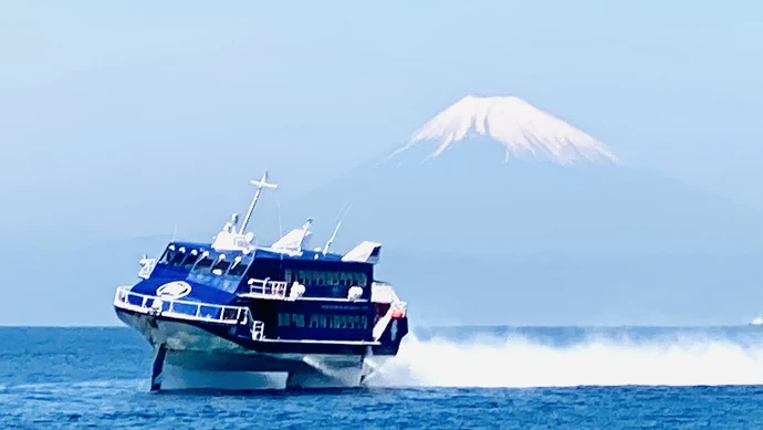 株式会社NEXT MANAGEMENT Holdings（ジェットフォイルと富士山）