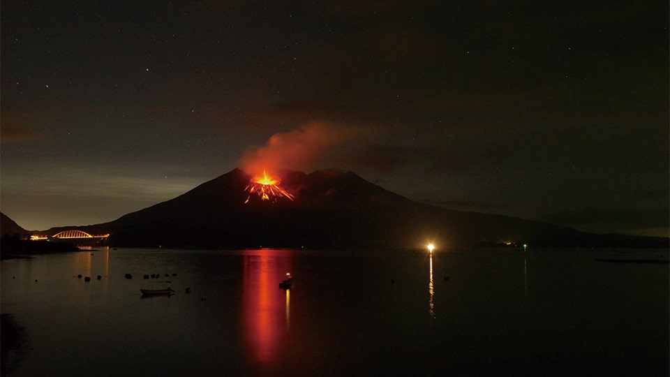 宝永火口の詳細 Tabixia 富士山登山 富士登山ツアー21 バス 飛行機 新幹線で行く Tabixia