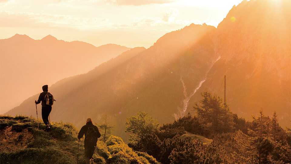 《関東朝発》まんぞく富士登山【吉田口ルート・ガイド同行プラン】（八合目白雲荘指定）