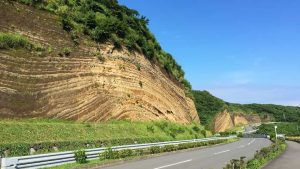 伊豆大島　地層切断面