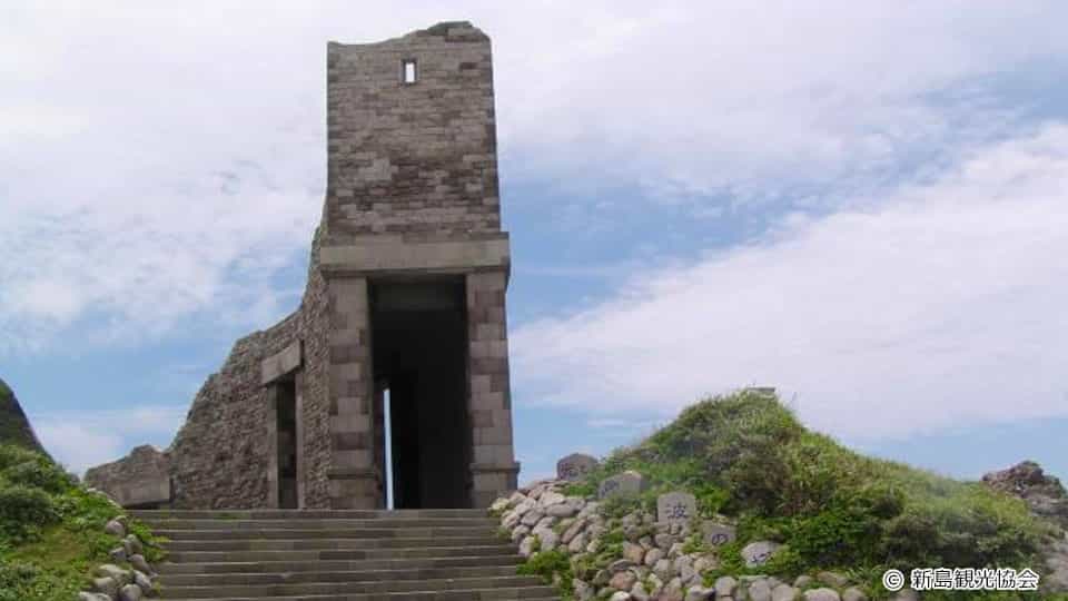 新島 光と風と波の塔 観光情報｜伊豆諸島旅行ツアー