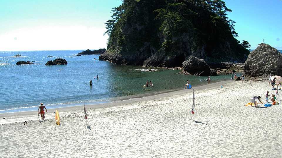 式根島 石白川海水浴場