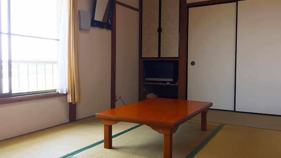 清潔感のあるお部屋でお寛ぎください。