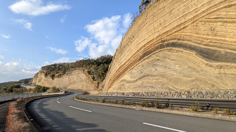 【伊豆大島】伊豆大島　地層断面図