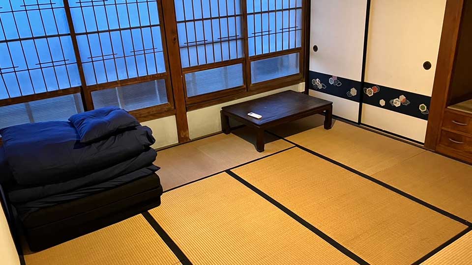 この宿泊施設の客室です。