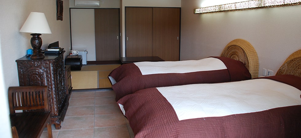 この宿泊施設の客室です。